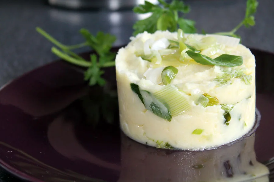 Cremiges Kartoffelpüree mit Zwiebellauch
